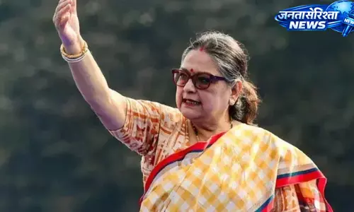 TMC को झटका, सांसद काकोली घोष दस्तीदार ने सभी पदों से दिया इस्तीफा TMC को झटका, सांसद काकोली घोष दस्तीदार ने सभी पदों से दिया इस्तीफा
