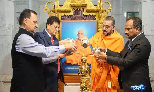 Canada: पीयूष गोयल ने टोरंटो स्थित BAPS स्वामीनारायण मंदिर में पूजा-अर्चना की Canada: पीयूष गोयल ने टोरंटो स्थित BAPS स्वामीनारायण मंदिर में पूजा-अर्चना की