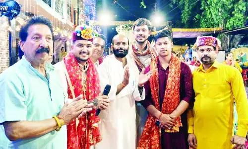 गौरव, सौरव-विशाल की भेंटों पर झूमें श्रद्धालु