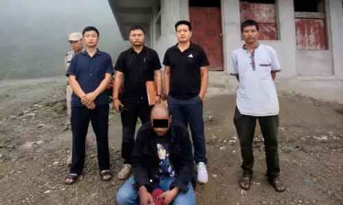Yingkiong : पुलिस की बड़ी कार्रवाई, ड्रग्स के साथ कथित पेडलर गिरफ्तार Yingkiong : पुलिस की बड़ी कार्रवाई, ड्रग्स के साथ कथित पेडलर गिरफ्तार
