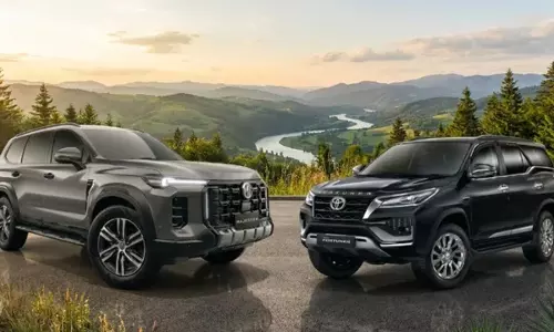 MG Majestor लॉन्च के बाद प्रीमियम SUV सेगमेंट में बढ़ी हलचल MG Majestor लॉन्च के बाद प्रीमियम SUV सेगमेंट में बढ़ी हलचल