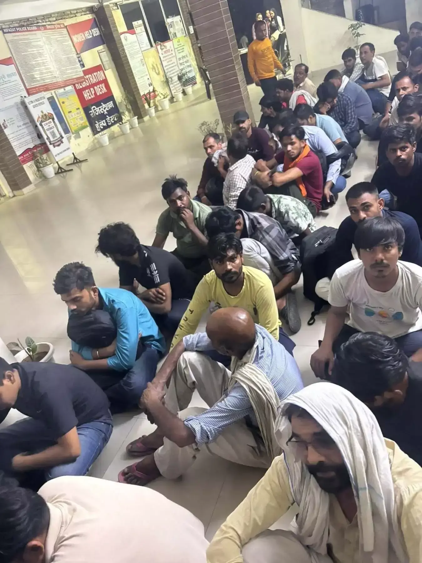 Gurugram: खुले में शराब पीने वालों पर पुलिस का शिकंजा Gurugram: खुले में शराब पीने वालों पर पुलिस का शिकंजा