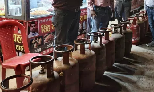Pauri Garhwal: अवैध गैस उपयोग करने वालों पर प्रशासन सख्त Pauri Garhwal: अवैध गैस उपयोग करने वालों पर प्रशासन सख्त