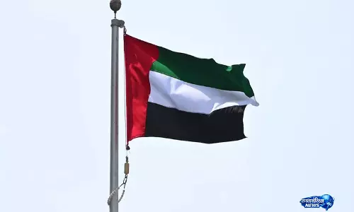 UAE जगमगाती रोशनी और गुलजार बाजारों के साथ ईद की भावना का स्वागत कर रहा UAE जगमगाती रोशनी और गुलजार बाजारों के साथ ईद की भावना का स्वागत कर रहा