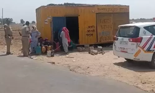 Rewari: शराब ठेका हटाने की मांग को लेकर महिलाओं का प्रदर्शन Rewari: शराब ठेका हटाने की मांग को लेकर महिलाओं का प्रदर्शन
