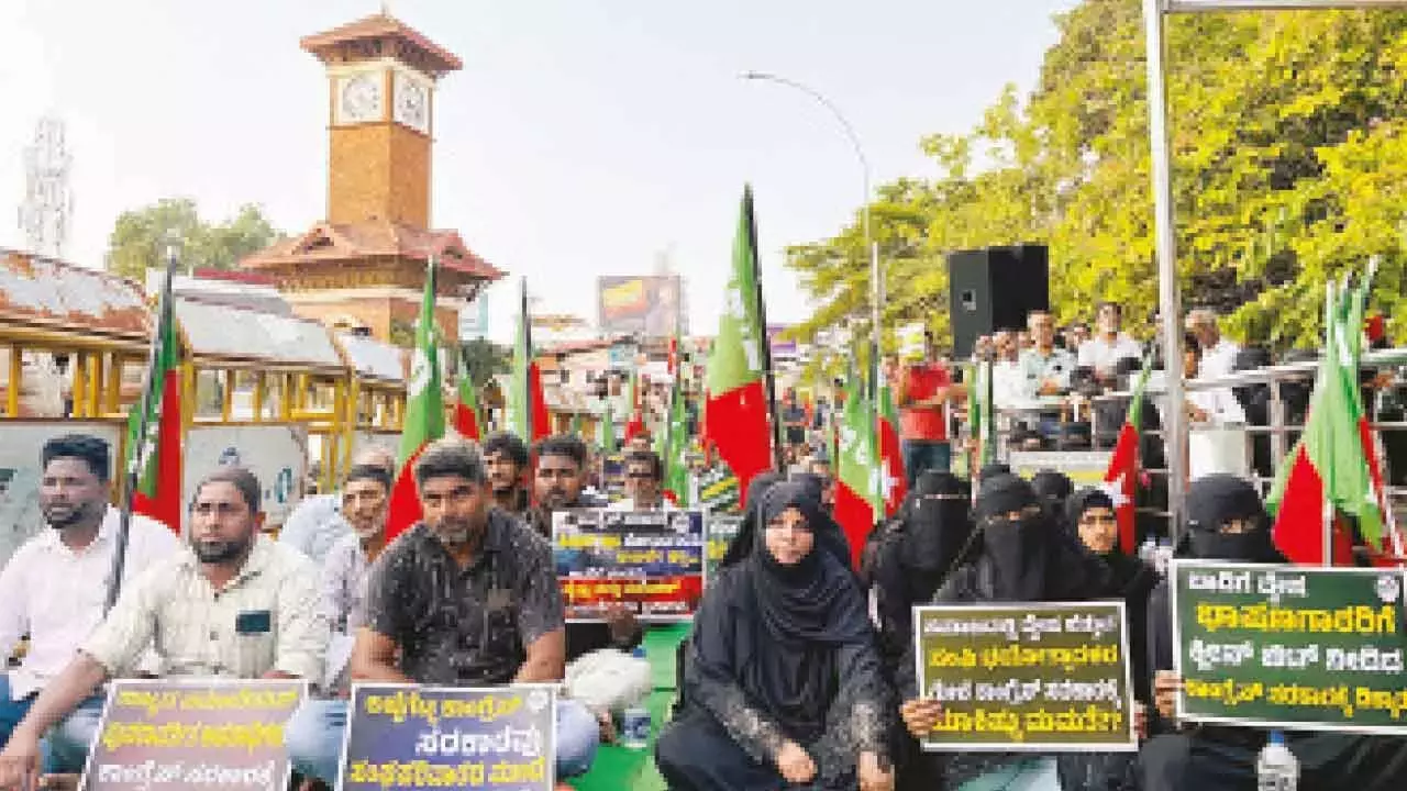 Karnataka: SDPI ने दंगाइयों के पक्ष में केस वापस लेने पर गुस्सा जताया