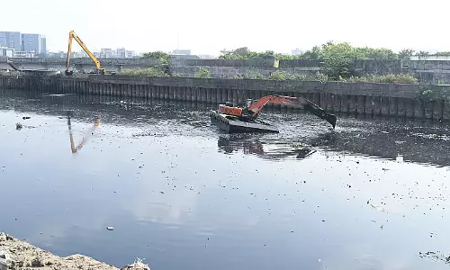 मानसून से पहले Mumbai में नालों की सफाई तेज
