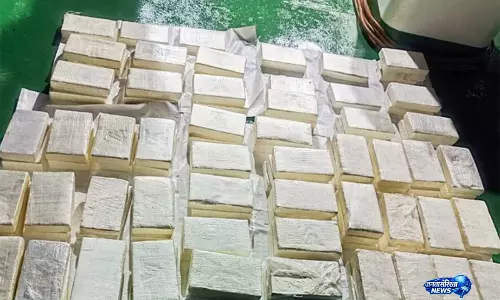 Mundra Port के पास बड़ी कार्रवाई, 115 किलो कोकीन जब्त Mundra Port के पास बड़ी कार्रवाई, 115 किलो कोकीन जब्त