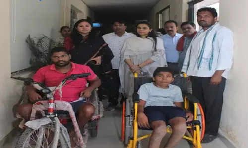 जनदर्शन में कलेक्टर के हाथों दिव्यांगों को मिला ट्राईसाइकिल और व्हीलचेयर