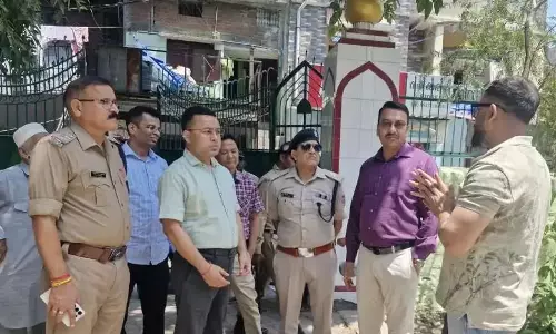Haldwani: बकरीद को लेकर पुलिस ने बढ़ाई सतर्कता, सड़कों पर नमाज पर रोक Haldwani: बकरीद को लेकर पुलिस ने बढ़ाई सतर्कता, सड़कों पर नमाज पर रोक