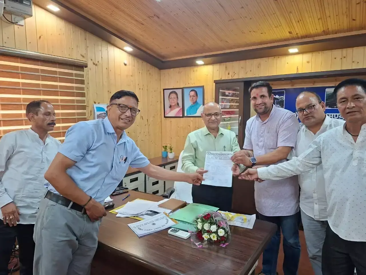 Pauri Garhwal: गढ़वाल में कर्मचारियों की बड़ी बैठक, OPS और स्वास्थ्य कार्ड पर चर्चा Pauri Garhwal: गढ़वाल में कर्मचारियों की बड़ी बैठक, OPS और स्वास्थ्य कार्ड पर चर्चा
