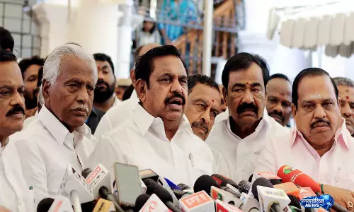 AIADMK में सुलह की संभावना तेज, गुटों ने वापस लीं आपसी याचिकाएं