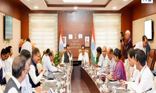 सूखा मुक्त महाराष्ट्र, सीएम फडणवीस ने की योजनाओं की समीक्षा, जल सरंक्षण पर जोर सूखा मुक्त महाराष्ट्र, सीएम फडणवीस ने की योजनाओं की समीक्षा, जल सरंक्षण पर जोर
