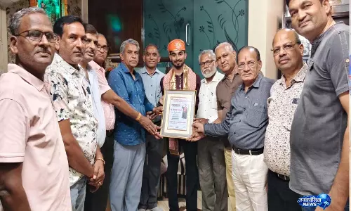प्रियांशु काबरा ने किया इंटीरियर डिजाइन में नाम रोशन, VSP नगर समाजजनों ने किया भव्य सम्मान