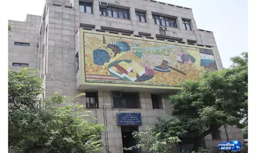 CAT ने दिल्ली DGHS डॉ. वत्सला अग्रवाल के तबादले पर रोक लगाई, GNCTD से जवाब मांगा