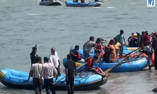 गर्मी से राहत पाने कुल्लू-मनाली पहुंचे हजारों पर्यटक गर्मी से राहत पाने कुल्लू-मनाली पहुंचे हजारों पर्यटक