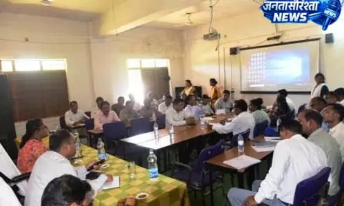 कलेक्टर ने समय-सीमा की बैठक लेकर योजनाओं की प्रगति की समीक्षा की