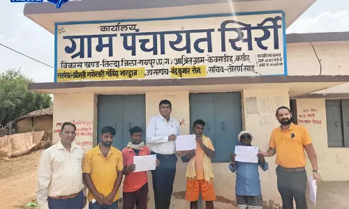 स्वामित्व योजना के तहत केवराडीह में हितग्राहियों को मिला संपत्ति का पट्टा