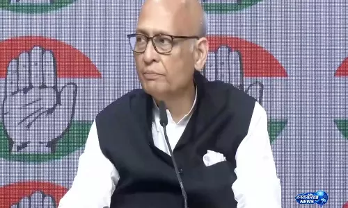 तत्व का मामला, स्वरूप का नहीं: अभिषेक मनु सिंघवी ने SIR के कार्यान्वयन पर सवाल उठाया तत्व का मामला, स्वरूप का नहीं: अभिषेक मनु सिंघवी ने SIR के कार्यान्वयन पर सवाल उठाया
