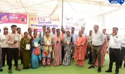 सुशासन तिहार: आवास, राशन कार्ड और आयुष्मान कार्ड सहित कई हितग्राहियों को सामग्री वितरित