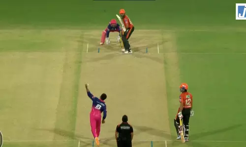 IPL 2026: SRH दबाव में, 13 ओवर में 7 विकेट गिरे, RR मजबूत स्थिति में