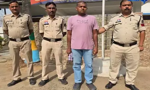 शादी का झांसा देकर दुष्कर्म और 2 लाख की ठगी, फरार आरोपी गिरफ्तार शादी का झांसा देकर दुष्कर्म और 2 लाख की ठगी, फरार आरोपी गिरफ्तार