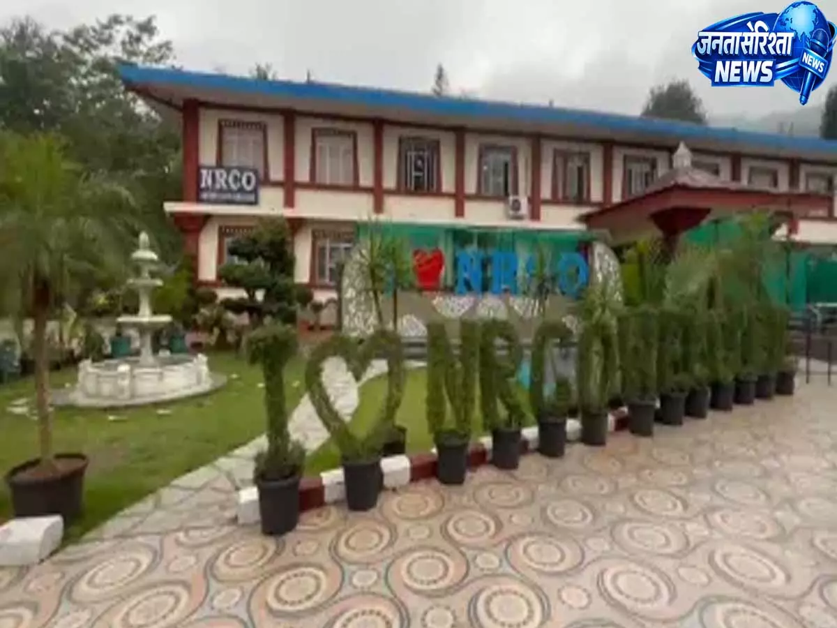 Sikkim: PM पाक्योंग ऑर्किड को नॉर्वे ले गए, लेकिन एयरपोर्ट के पास मिट्टी धंस गई Sikkim: PM पाक्योंग ऑर्किड को नॉर्वे ले गए, लेकिन एयरपोर्ट के पास मिट्टी धंस गई