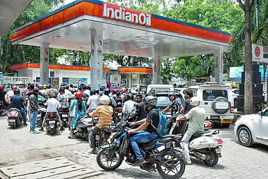 Tamil Nadu : वेस्ट एशिया तनाव के बीच पेट्रोल-डीजल के दामों में लगातार बढ़ोतरी Tamil Nadu : वेस्ट एशिया तनाव के बीच पेट्रोल-डीजल के दामों में लगातार बढ़ोतरी