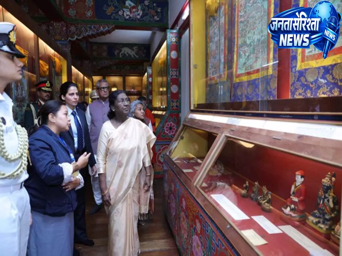 Droupadi Murmu ने सिक्किम दौरे के पहले दिन नामग्याल इंस्टीट्यूट ऑफ तिब्बतोलॉजी और ऑर्किडेरियम का किया दौरा Droupadi Murmu ने सिक्किम दौरे के पहले दिन नामग्याल इंस्टीट्यूट ऑफ तिब्बतोलॉजी और ऑर्किडेरियम का किया दौरा