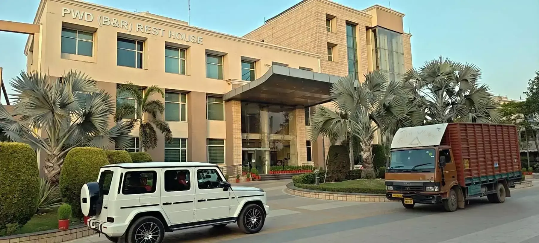 Gurugram: कोर्ट अग्निकांड की जांच के लिए एसआईटी टीम का गठन, एसीपी धर्मबीर होंगे प्रमुख Gurugram: कोर्ट अग्निकांड की जांच के लिए एसआईटी टीम का गठन, एसीपी धर्मबीर होंगे प्रमुख