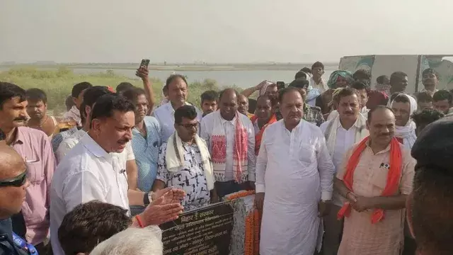 Sabalpur दियारा क्षेत्र में 51 करोड़ की लागत से रिंग बांध निर्माण कार्य का शुभारंभ Sabalpur दियारा क्षेत्र में 51 करोड़ की लागत से रिंग बांध निर्माण कार्य का शुभारंभ