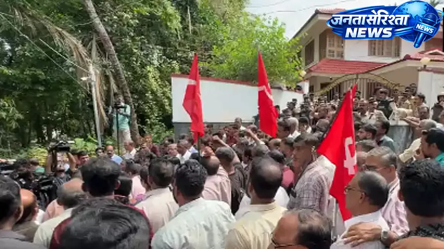 केरल में ED की छापेमारी से हड़कंप, पूर्व मुख्यमंत्री पिनाराई विजयन से जुड़े ठिकानों पर जांच केरल में ED की छापेमारी से हड़कंप, पूर्व मुख्यमंत्री पिनाराई विजयन से जुड़े ठिकानों पर जांच