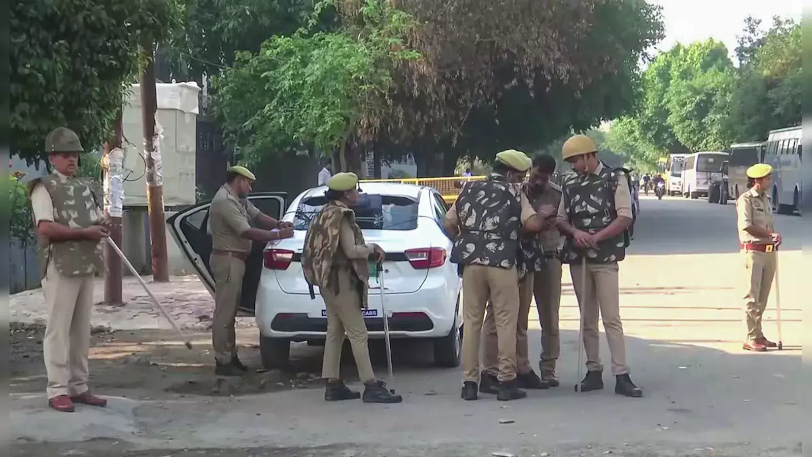 Bhopal: आईपीएस अधिकारी की बेटी की फांसी लगाकर जान देने के मामले में जांच तेज Bhopal: आईपीएस अधिकारी की बेटी की फांसी लगाकर जान देने के मामले में जांच तेज