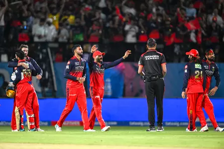आईपीएल 2026 : इन दमदार रिकॉर्ड्स के साथ आरसीबी ने मारी खिताबी मुकाबले में एंट्री आईपीएल 2026 : इन दमदार रिकॉर्ड्स के साथ आरसीबी ने मारी खिताबी मुकाबले में एंट्री