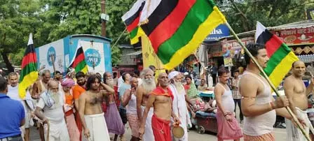 राजगीर मलमास मेले में पहला शाही स्नान, साधु-संत और श्रद्धालुओं ने लगाई आस्था की डुबकी राजगीर मलमास मेले में पहला शाही स्नान, साधु-संत और श्रद्धालुओं ने लगाई आस्था की डुबकी
