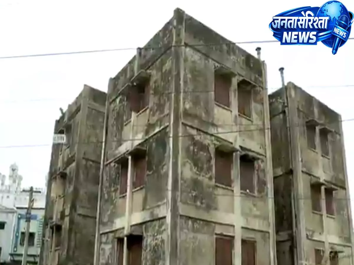 पोंगुलेटी श्रीनिवास रेड्डी ने हैदराबाद के पुराने शहर में इंदिराम्मा घरों के लिए प्रस्तावित स्थल का निरीक्षण किया पोंगुलेटी श्रीनिवास रेड्डी ने हैदराबाद के पुराने शहर में इंदिराम्मा घरों के लिए प्रस्तावित स्थल का निरीक्षण किया