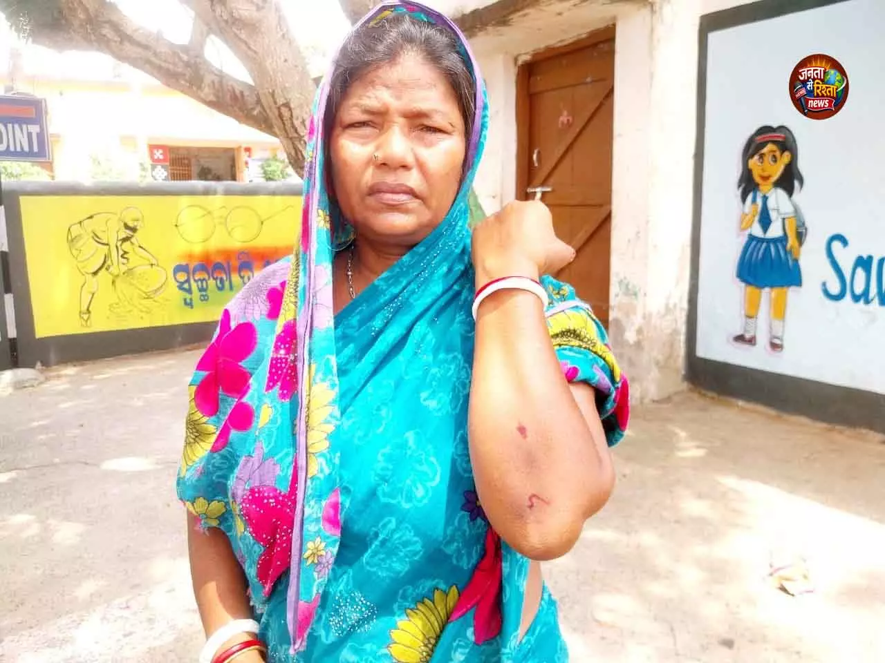 Odisha में पुलिस स्टेशन के अंदर महिला और बेटे पर ‘हमला’ Odisha में पुलिस स्टेशन के अंदर महिला और बेटे पर ‘हमला’