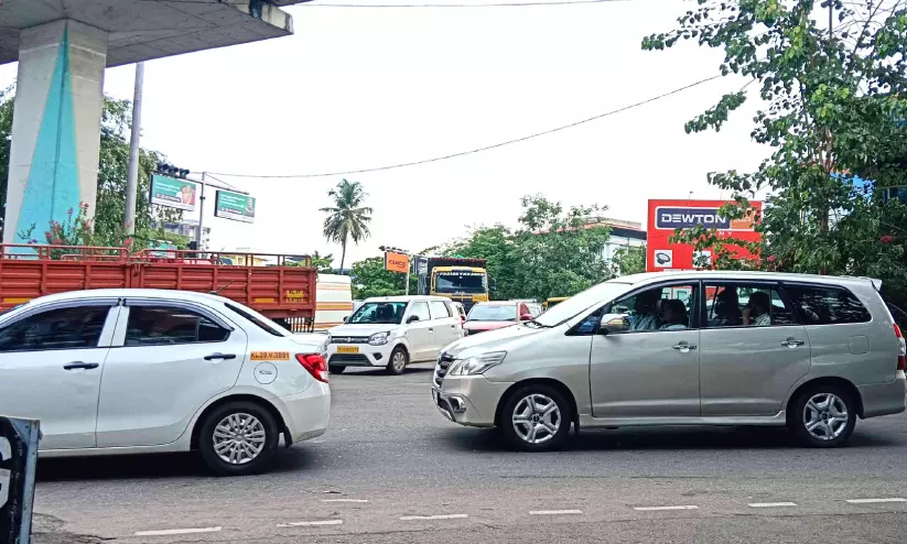 Aluva : ट्रैफिक जाम बना सबसे बड़ी समस्या, लोगों में नाराजगी Aluva : ट्रैफिक जाम बना सबसे बड़ी समस्या, लोगों में नाराजगी