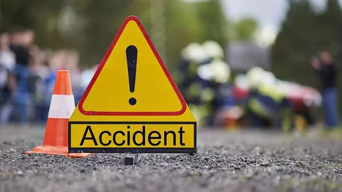 Navi Mumbai : रेड सिग्नल तोड़कर बाइक ने पत्रकार की स्कूटर को मारी टक्कर Navi Mumbai : रेड सिग्नल तोड़कर बाइक ने पत्रकार की स्कूटर को मारी टक्कर