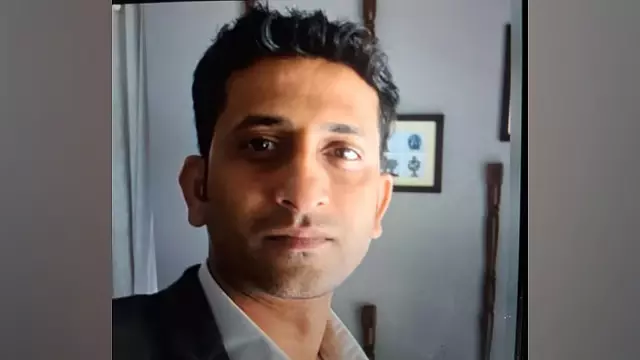 Mysuru : येलिवाला में बिजली गिरने से बेंगलुरु के 43 वर्षीय टेकी की मौत Mysuru : येलिवाला में बिजली गिरने से बेंगलुरु के 43 वर्षीय टेकी की मौत