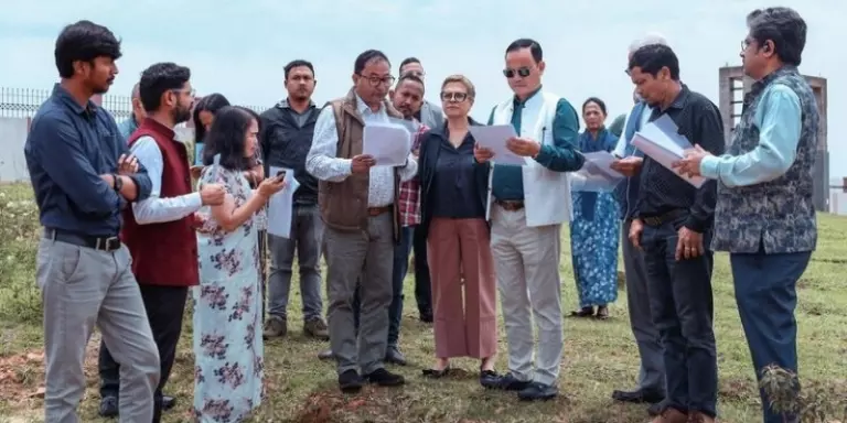Meghalaya : असेंबली पैनल का फील्ड विज़िट, खेल और इंफ्रास्ट्रक्चर प्रोजेक्ट्स की समीक्षा Meghalaya : असेंबली पैनल का फील्ड विज़िट, खेल और इंफ्रास्ट्रक्चर प्रोजेक्ट्स की समीक्षा