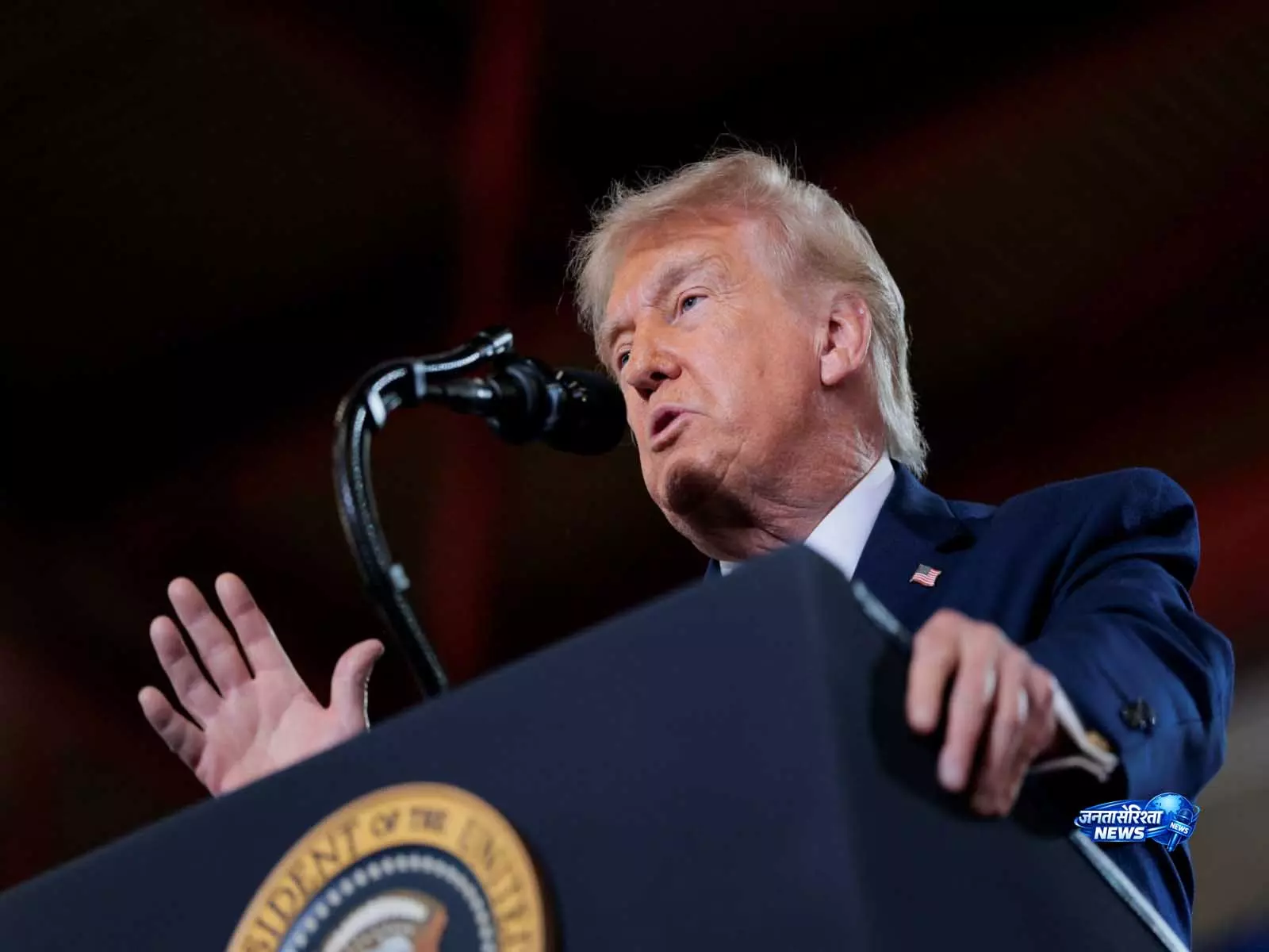 खराब मौसम के कारण Trump ने कैबिनेट बैठक व्हाइट हाउस में स्थानांतरित की, कैंप डेविड की यात्रा स्थगित की खराब मौसम के कारण Trump ने कैबिनेट बैठक व्हाइट हाउस में स्थानांतरित की, कैंप डेविड की यात्रा स्थगित की