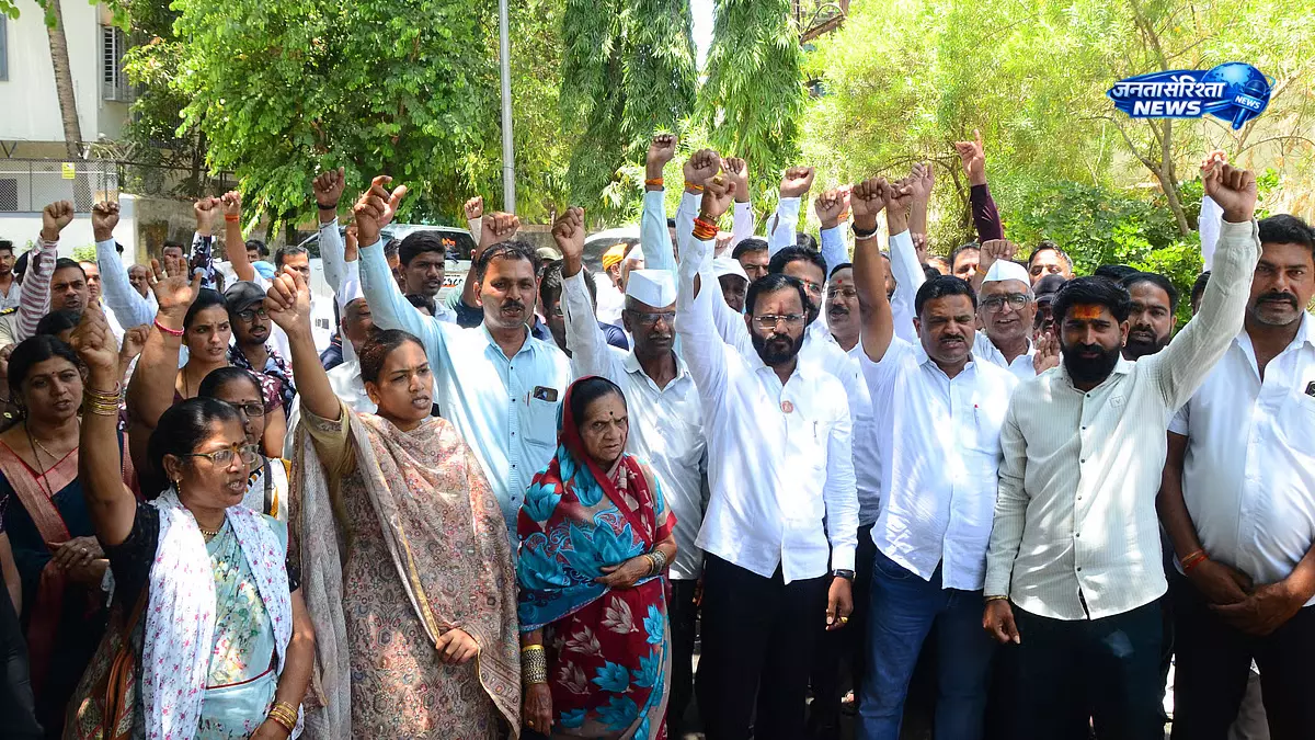 सिंहस्थ कुंभ रिंग रोड प्रोजेक्ट पर विवाद, Nashik में किसानों का जोरदार प्रदर्शन सिंहस्थ कुंभ रिंग रोड प्रोजेक्ट पर विवाद, Nashik में किसानों का जोरदार प्रदर्शन