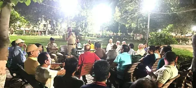 Shalimar गार्डन में पुलिस-लोगों की बैठक, कुर्बानी और साफ-सफाई को लेकर दिए गए निर्देश Shalimar गार्डन में पुलिस-लोगों की बैठक, कुर्बानी और साफ-सफाई को लेकर दिए गए निर्देश