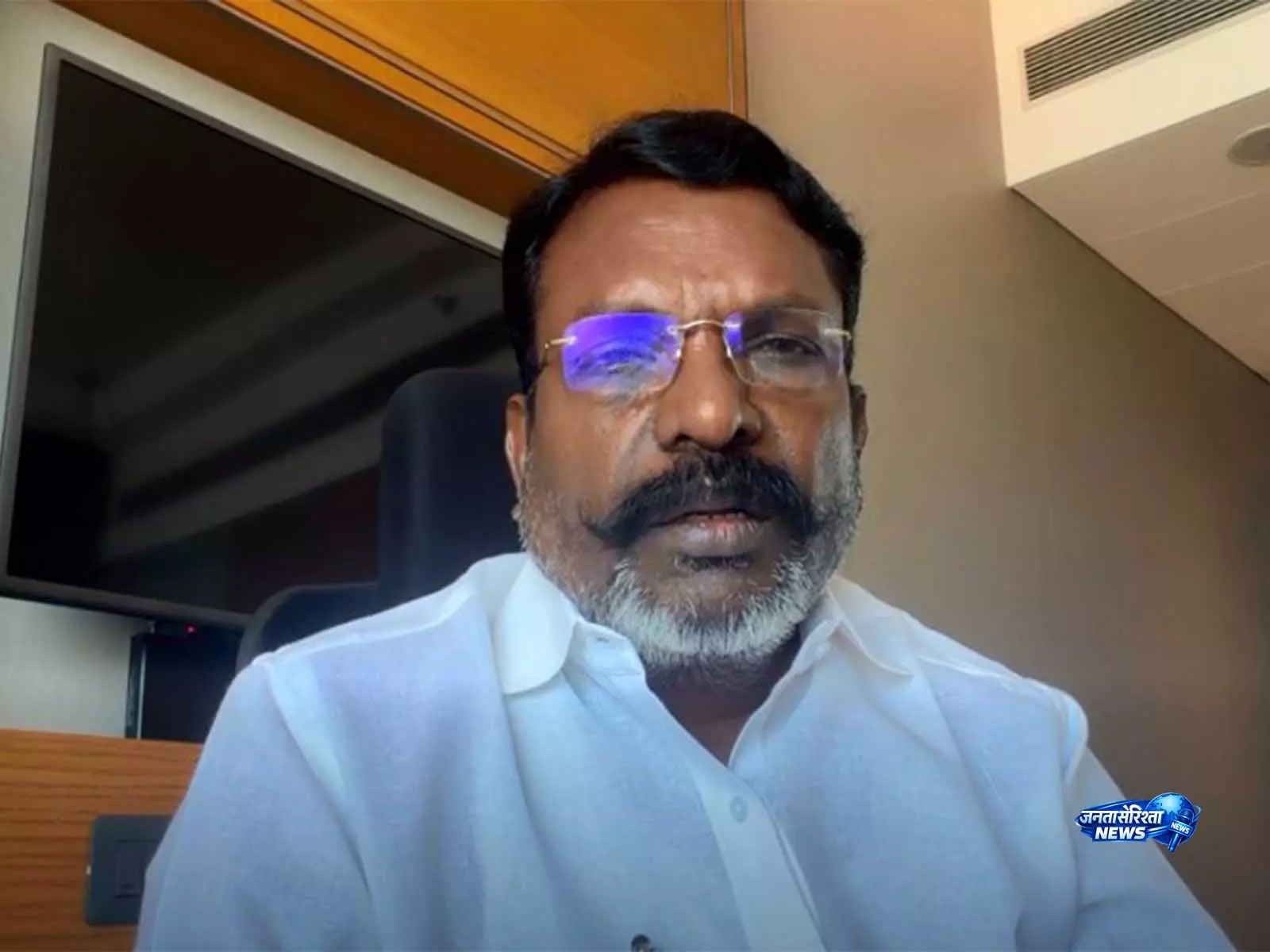 VCK प्रमुख थोल थिरुमावलवन ने कार्यकर्ताओं से DMK के खिलाफ विरोध प्रदर्शन रोकने की अपील की VCK प्रमुख थोल थिरुमावलवन ने कार्यकर्ताओं से DMK के खिलाफ विरोध प्रदर्शन रोकने की अपील की