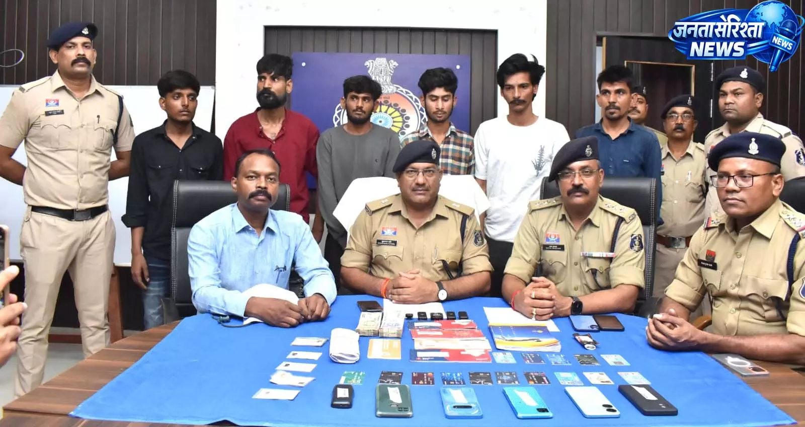 अंतर्राज्यीय साइबर फ्रॉड गिरोह का पर्दाफाश, 20 लाख की ठगी में 6 आरोपी गिरफ्तार अंतर्राज्यीय साइबर फ्रॉड गिरोह का पर्दाफाश, 20 लाख की ठगी में 6 आरोपी गिरफ्तार