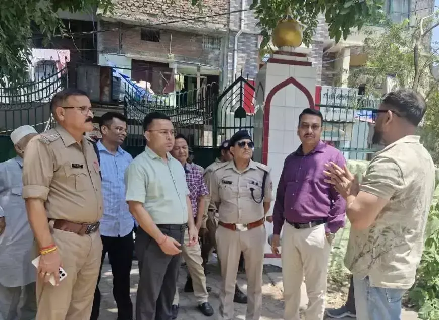 Haldwani: बकरीद को लेकर पुलिस ने बढ़ाई सतर्कता, सड़कों पर नमाज पर रोक Haldwani: बकरीद को लेकर पुलिस ने बढ़ाई सतर्कता, सड़कों पर नमाज पर रोक