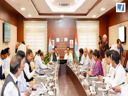सूखा मुक्त महाराष्ट्र, सीएम फडणवीस ने की योजनाओं की समीक्षा, जल सरंक्षण पर जोर सूखा मुक्त महाराष्ट्र, सीएम फडणवीस ने की योजनाओं की समीक्षा, जल सरंक्षण पर जोर