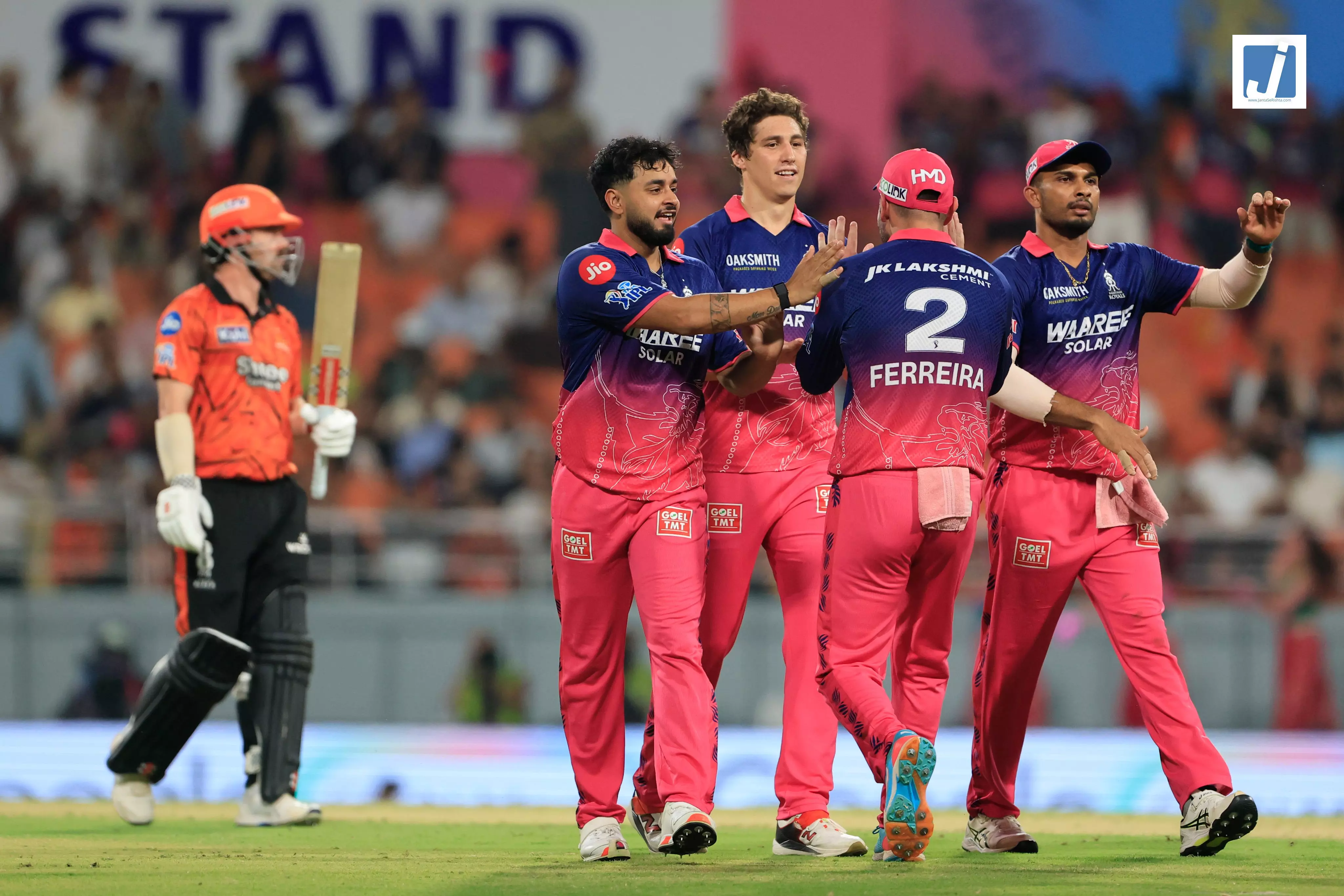 आईपीएल 2026 एलिमिनेटर में SRH की पारी लड़खड़ाई, राजस्थान रॉयल्स ने कसा शिकंजा आईपीएल 2026 एलिमिनेटर में SRH की पारी लड़खड़ाई, राजस्थान रॉयल्स ने कसा शिकंजा