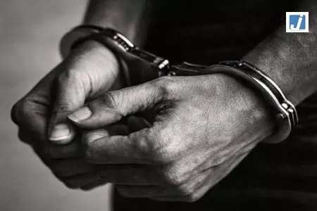 पुलिस ने अवैध रूप से रहने के आरोप में तीन बांग्लादेशियों को गिरफ्तार किया पुलिस ने अवैध रूप से रहने के आरोप में तीन बांग्लादेशियों को गिरफ्तार किया
